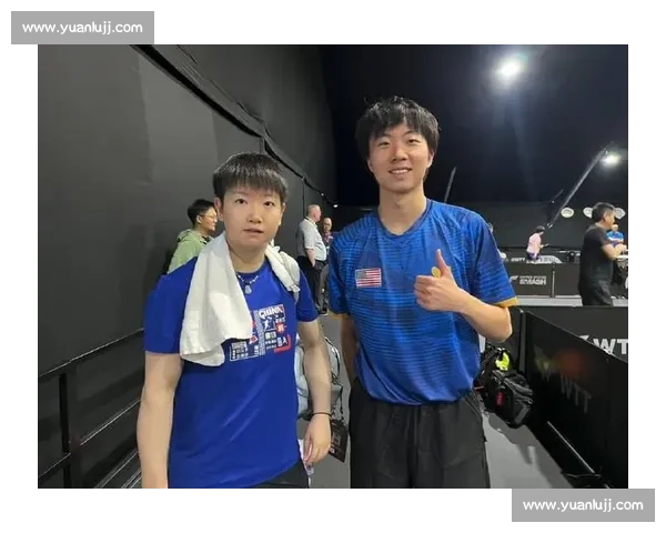 孙颖莎背部力量惊爆体坛！张煜东直播自叹不如：掰手腕我认输