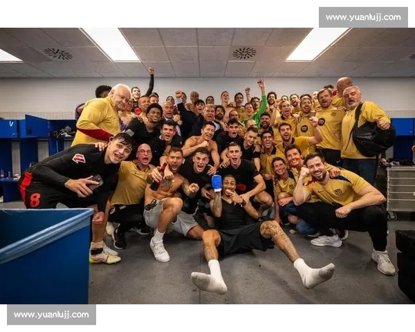 巴萨三冠王点燃加泰激情 拉波尔塔：历史性赛季属于人民